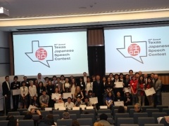 All participants gather for a group photo with their prizes.