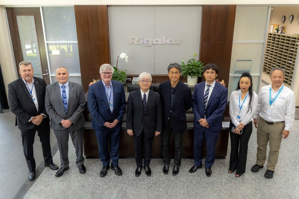 Rigaku Holdings Corp. President Kawakami (fifth from left), Rigaku Americas Holding CEO Kent Heath (third from left)