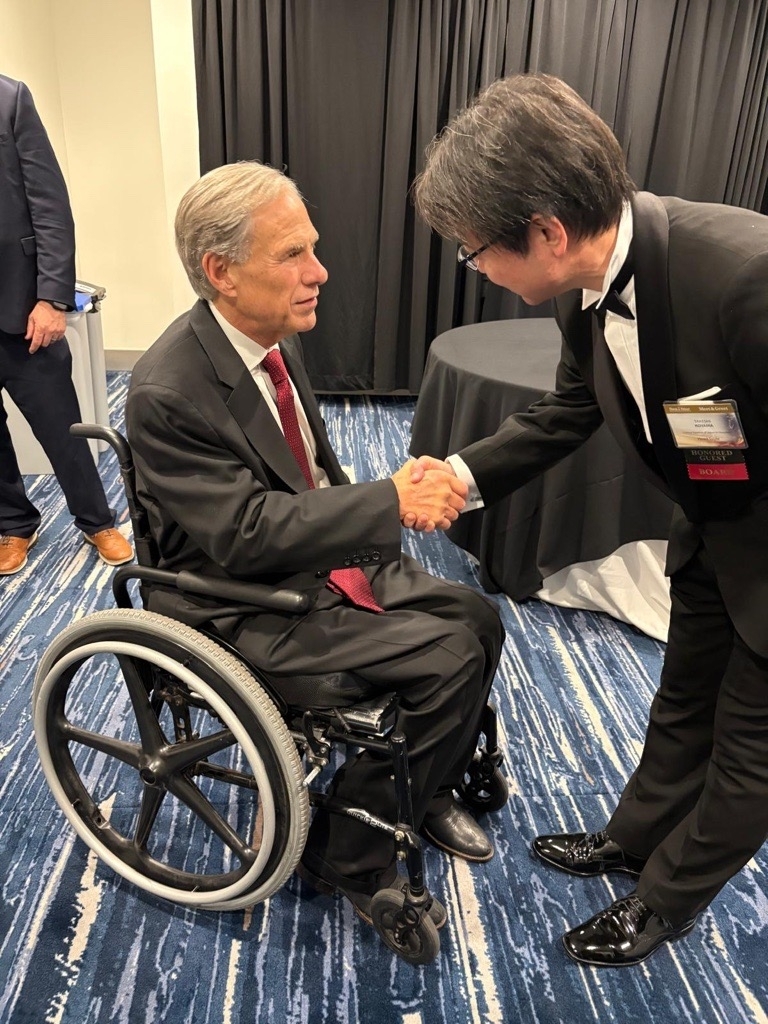 Governor Greg Abbott and Consul-General Koyama